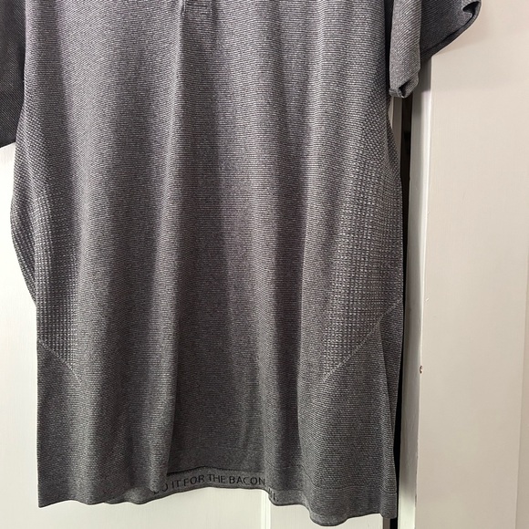 LuluLemon Metal Vent Teck Short-Sleeve - Picture 3 of 10